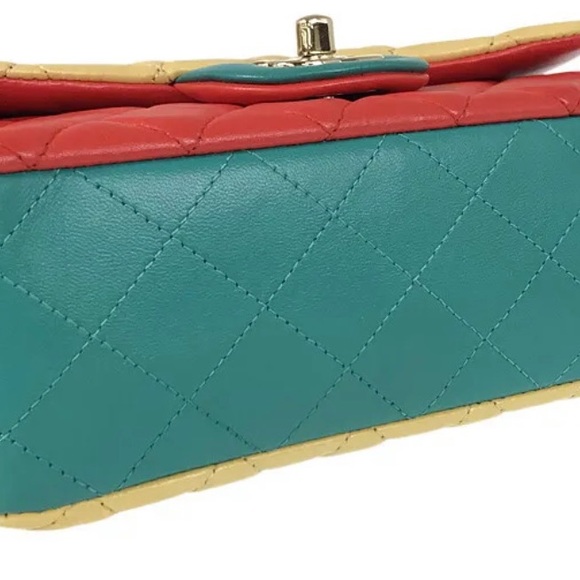 Chanel matrassie block color omg worn once had everyone looking at this stunner - Picture 4 of 12